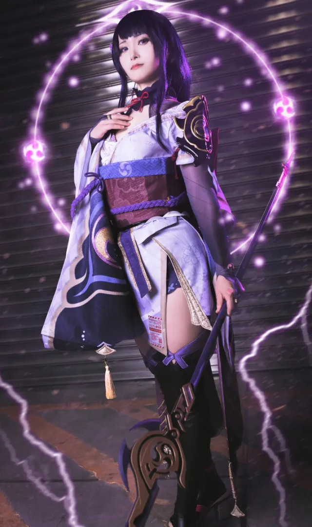 日本Coser仓地那侑扮《原神》雷电将军 展现雷神女王高贵姿态!