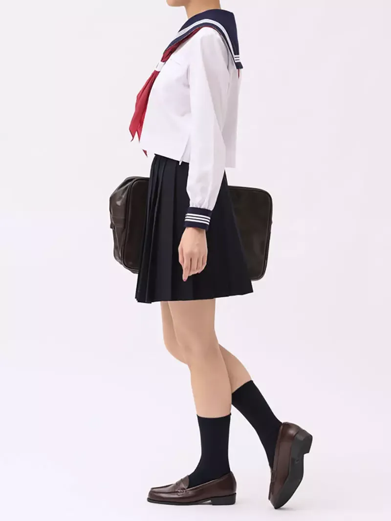 男生超容易画错《制服裙子的正确位置》其实女生会穿得比肚脐还要高？