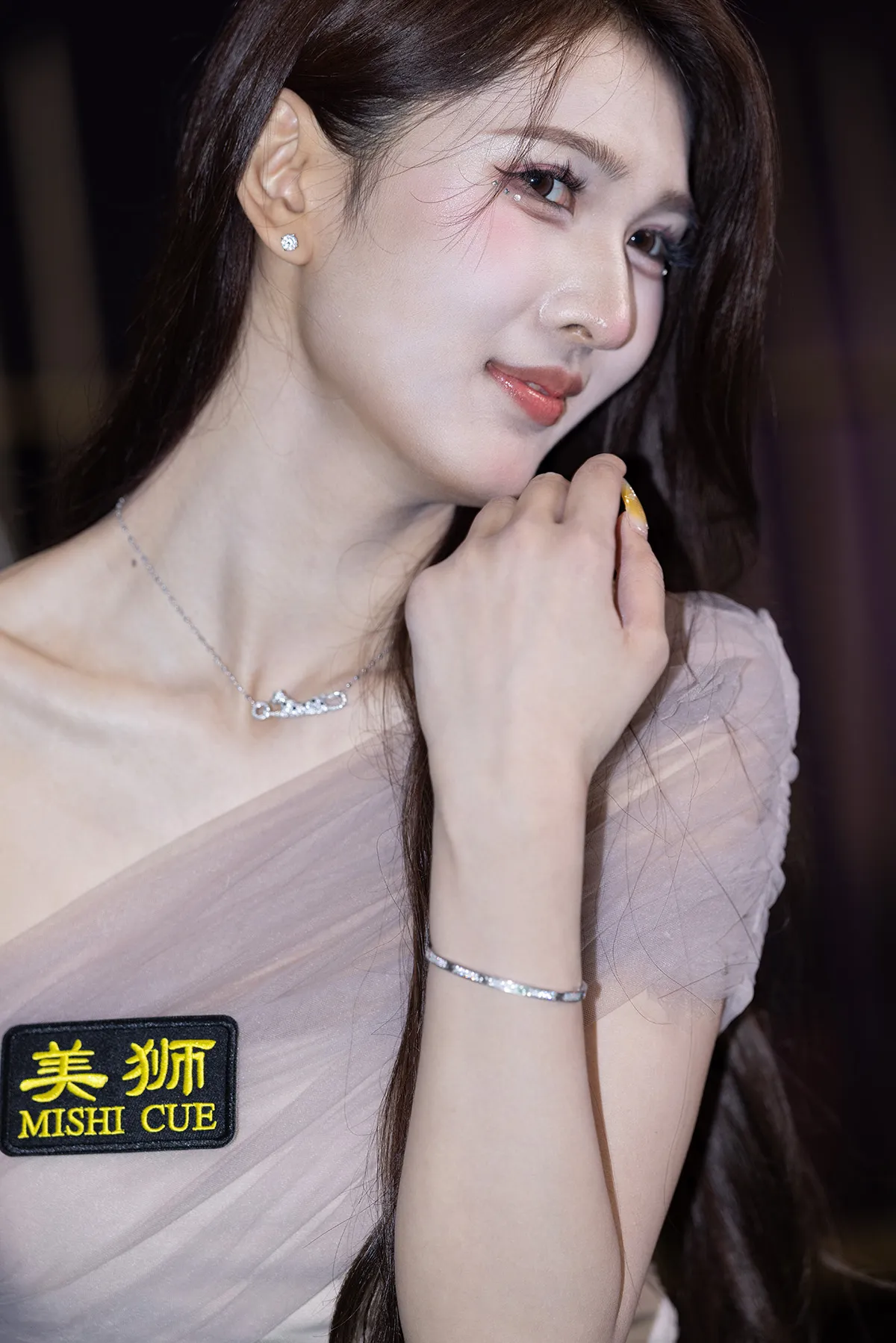 网红御姐车模蔡悦