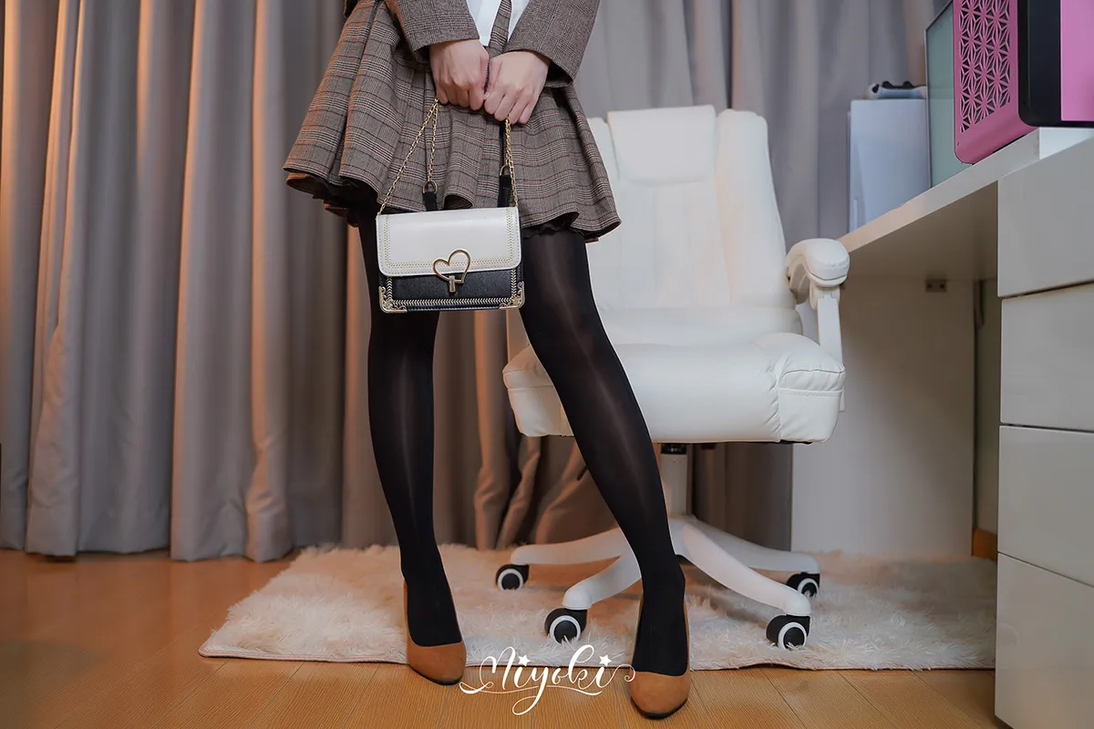 铃木美咲福利 – 美人女教师想和我谈恋爱？骗人的吧！第二话