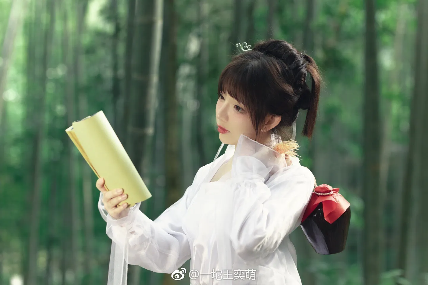 人生得意须尽欢，莫使金樽空对月。