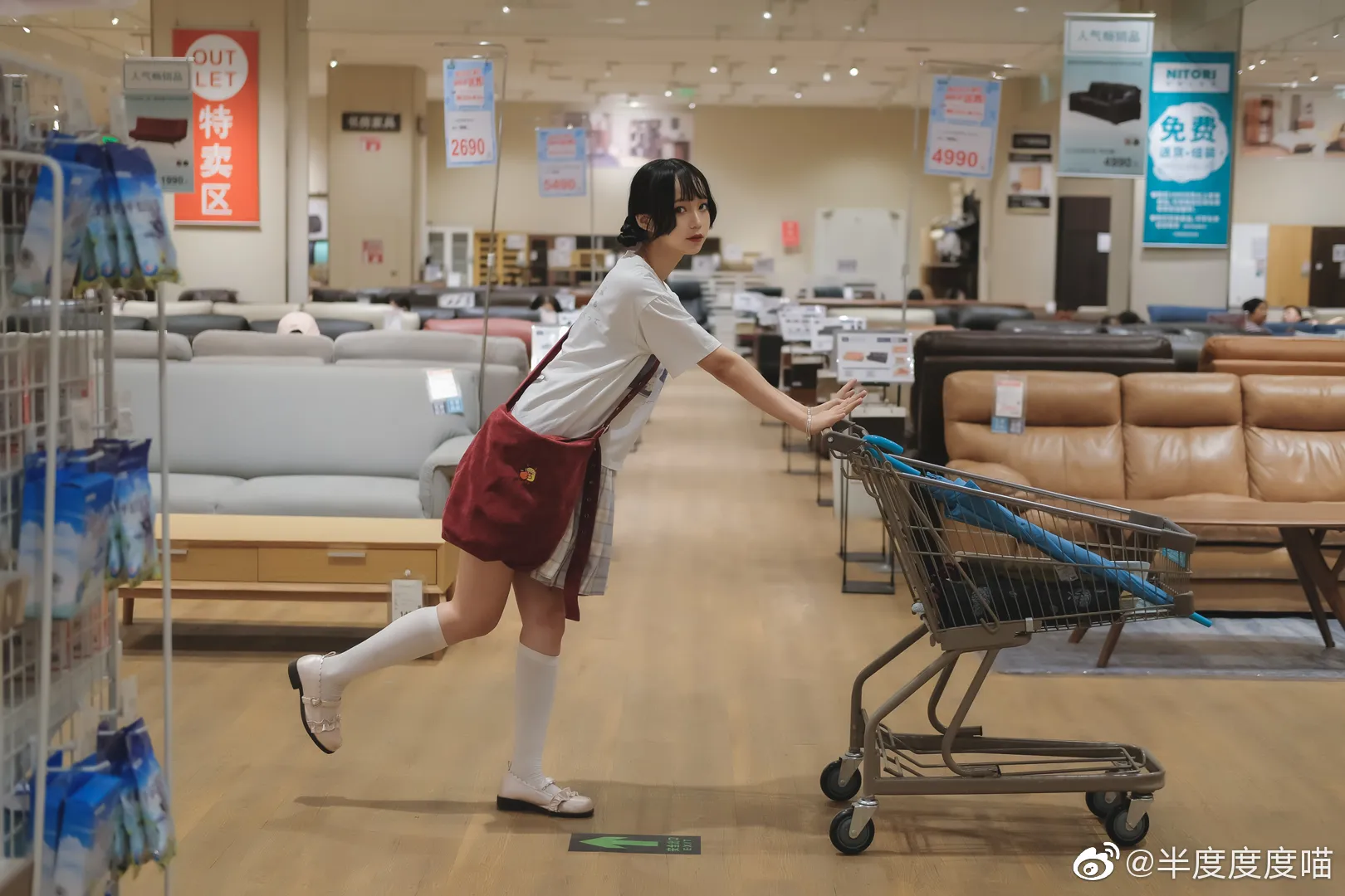 这个商场不可爱，都没有小熊冰淇淋！