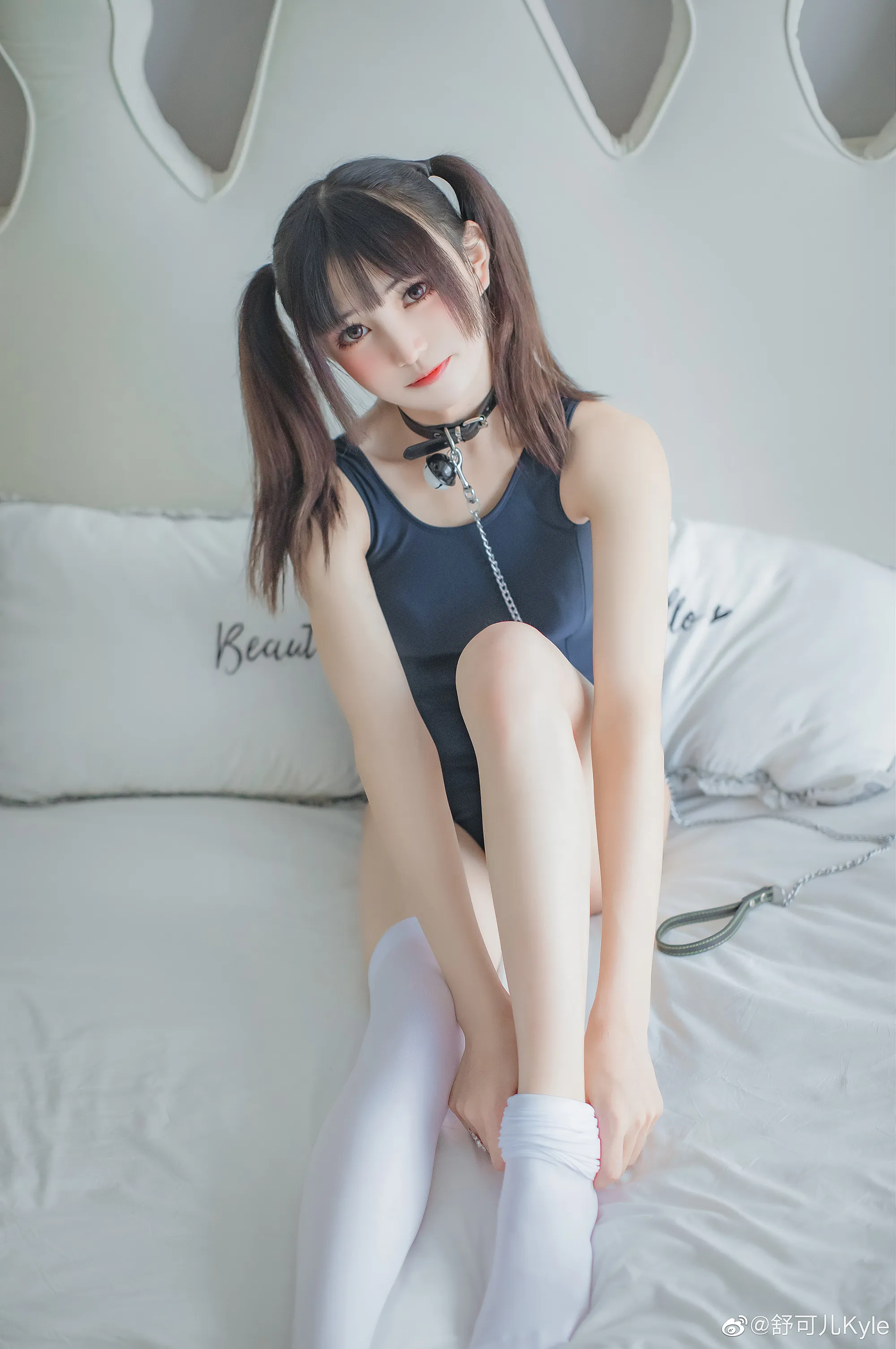 唔～天气真是热呢，还是呆在家里陪姐姐大人玩凉快呢