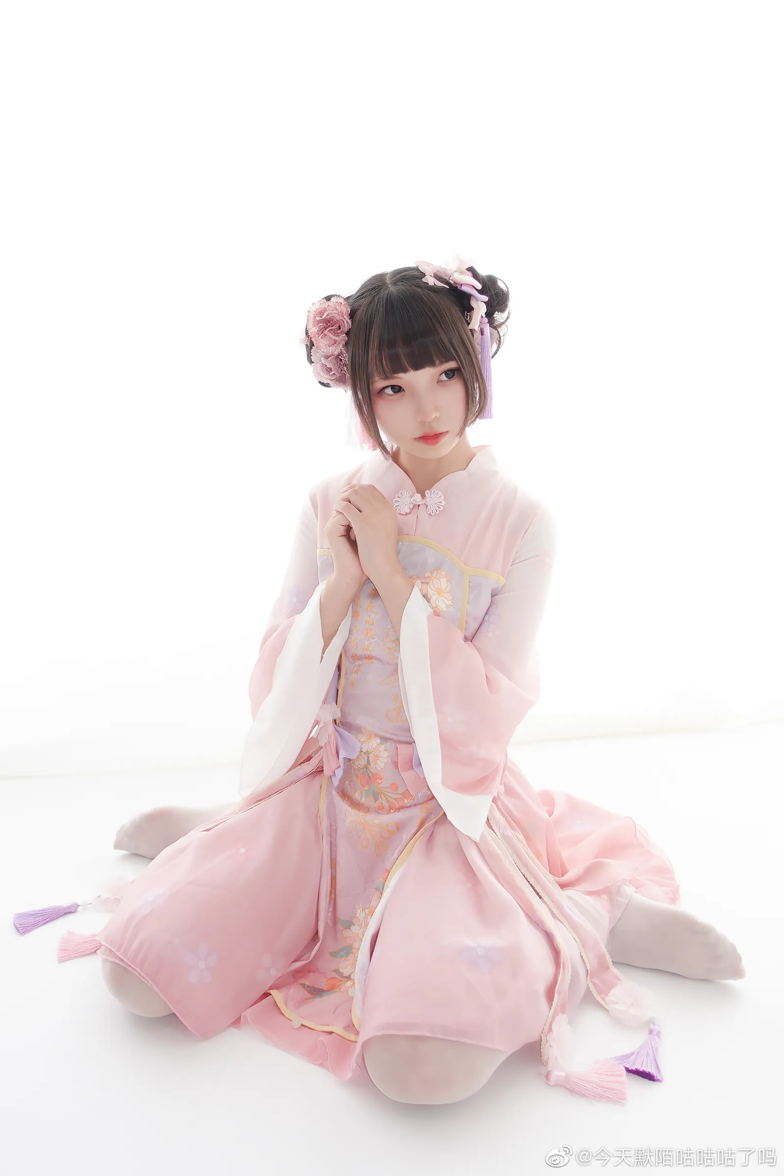 默陌钉宫草莓天生丽质