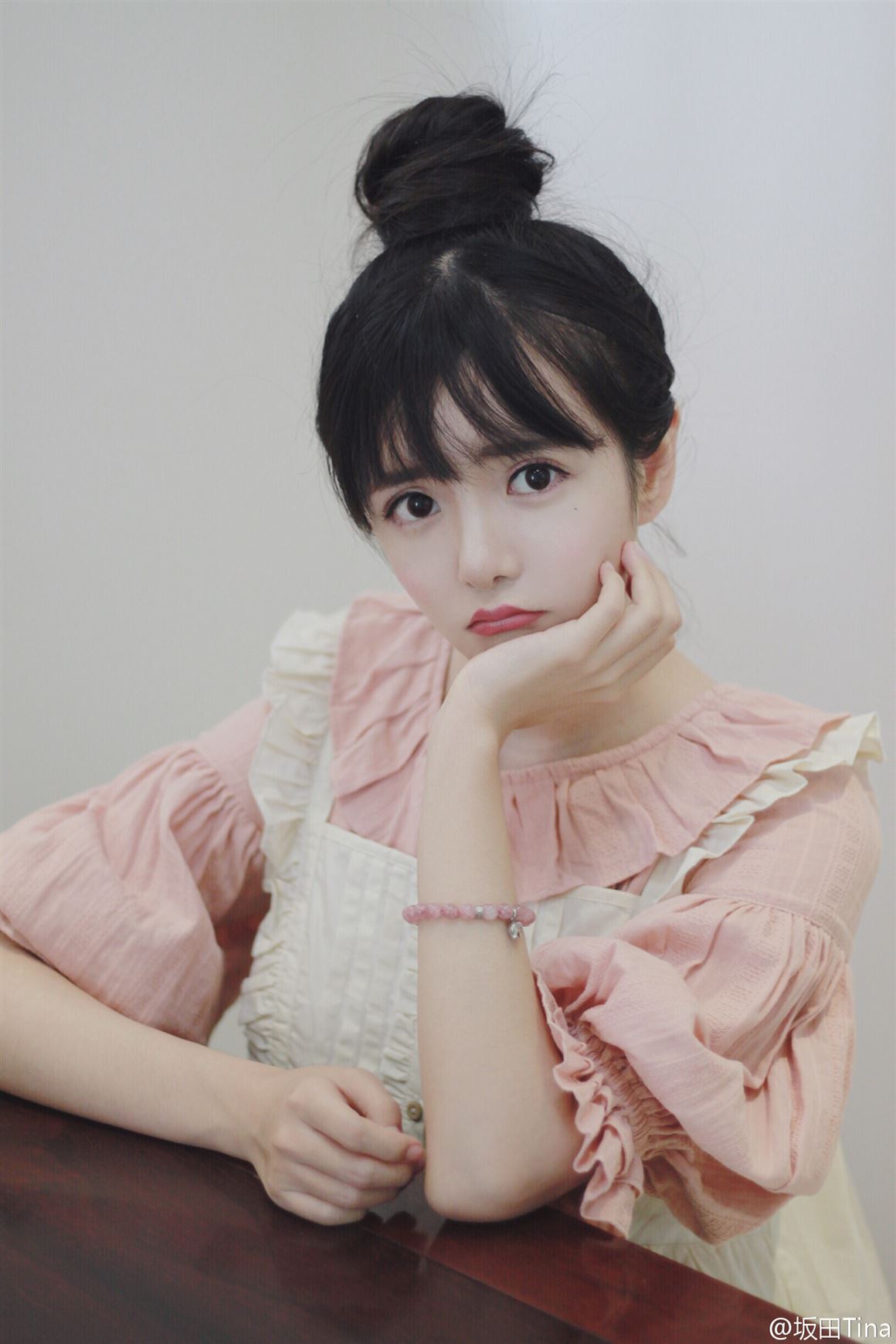 坂田Tina：招桃花草莓晶手链