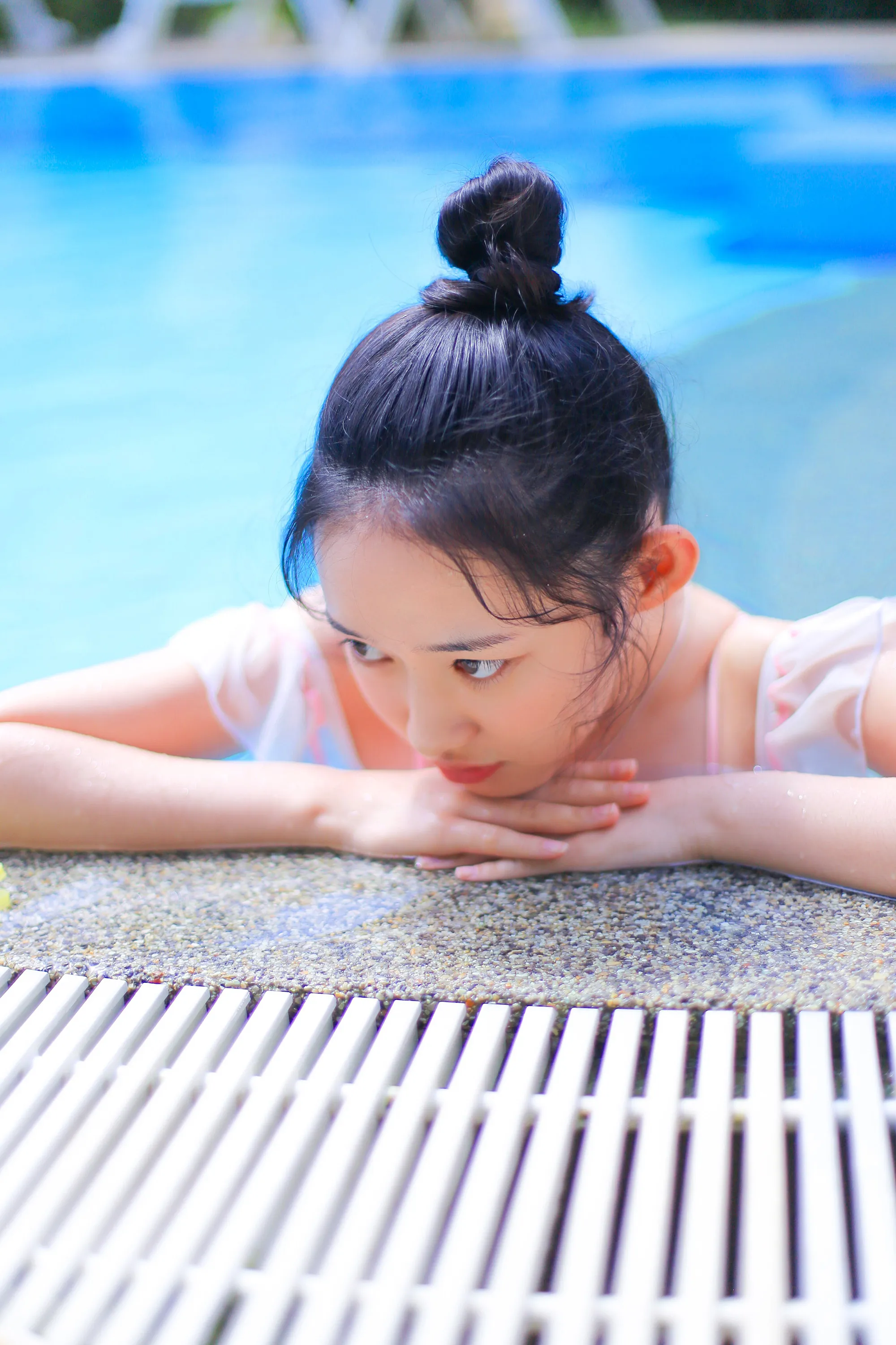 白嫩性感女孩泳衣写真
