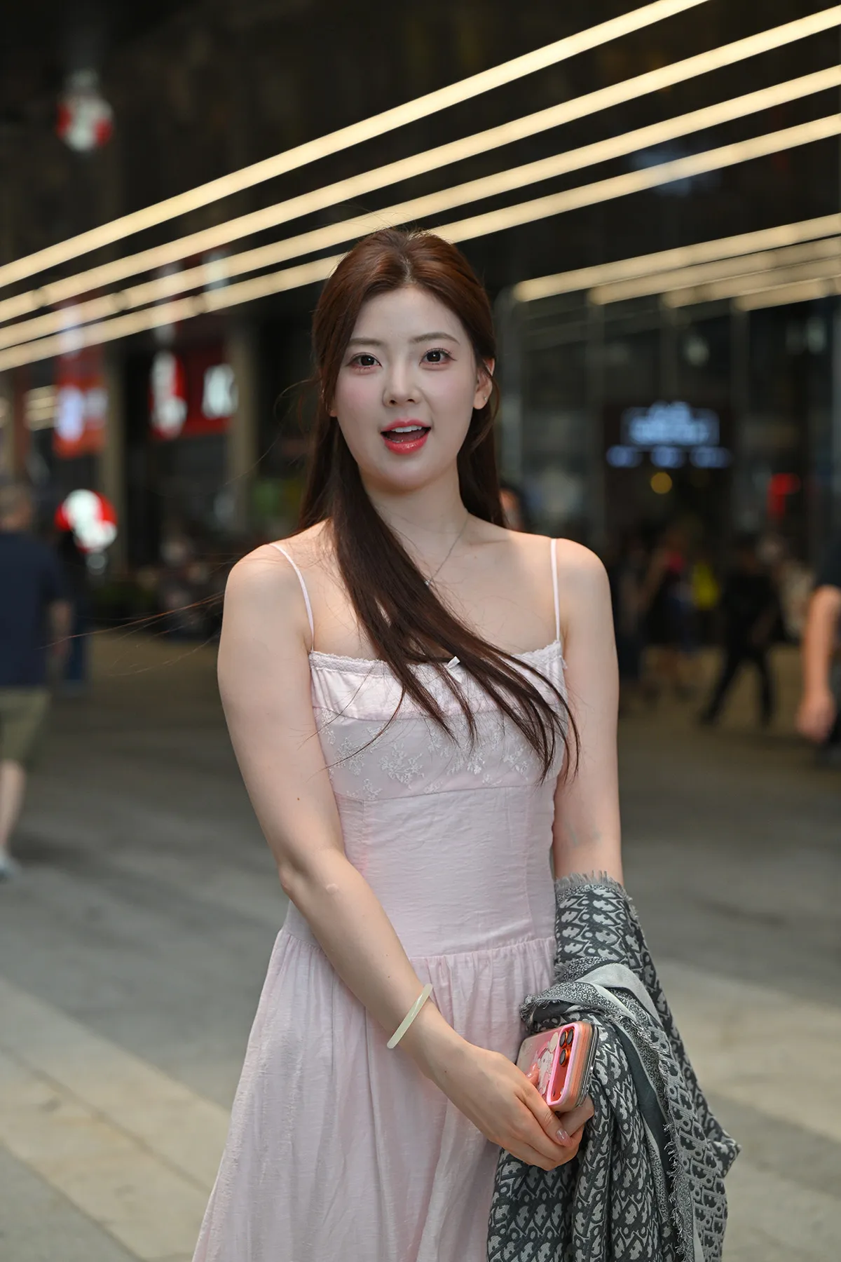 春晓拖鞋美足 (31)_08_26_2026