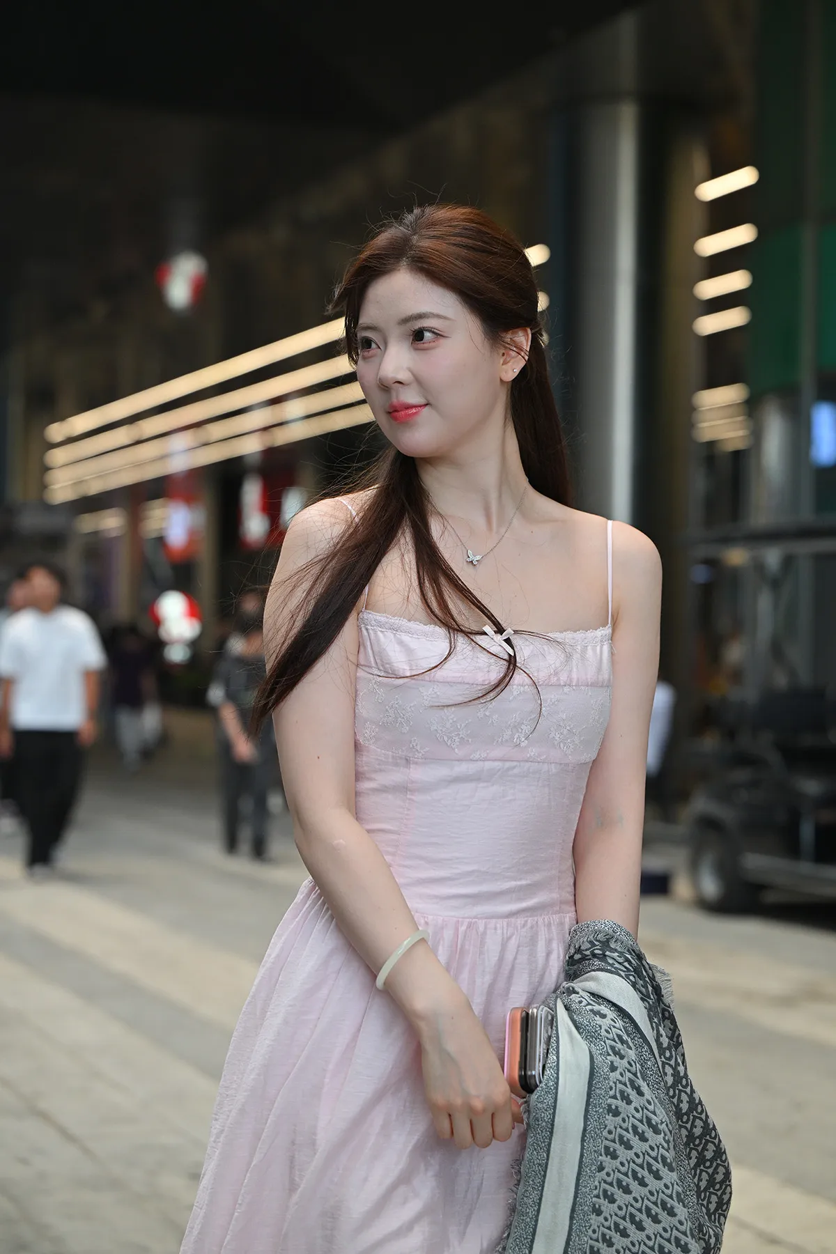 春晓拖鞋美足 (51)_08_26_2026