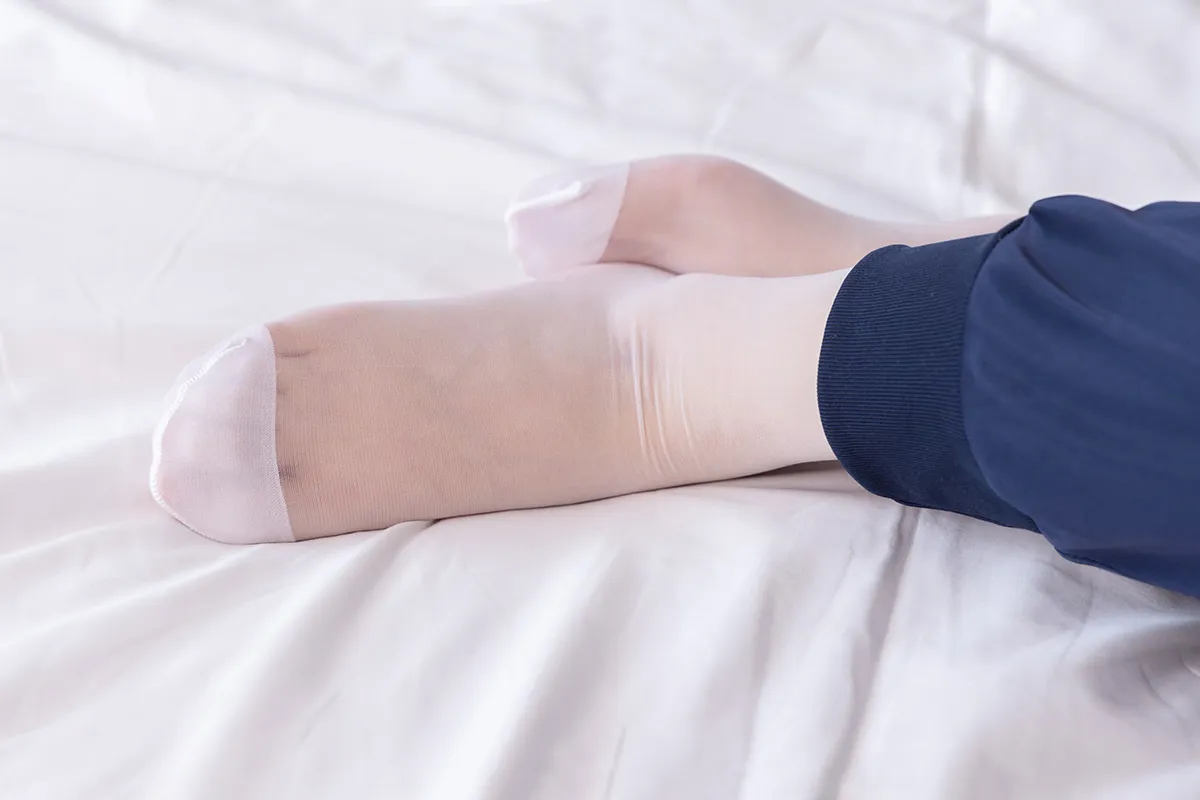 [BoBoSocks袜啵啵] No.446 甜甜圈 板鞋、白棉袜、白丝、校服裤里丝