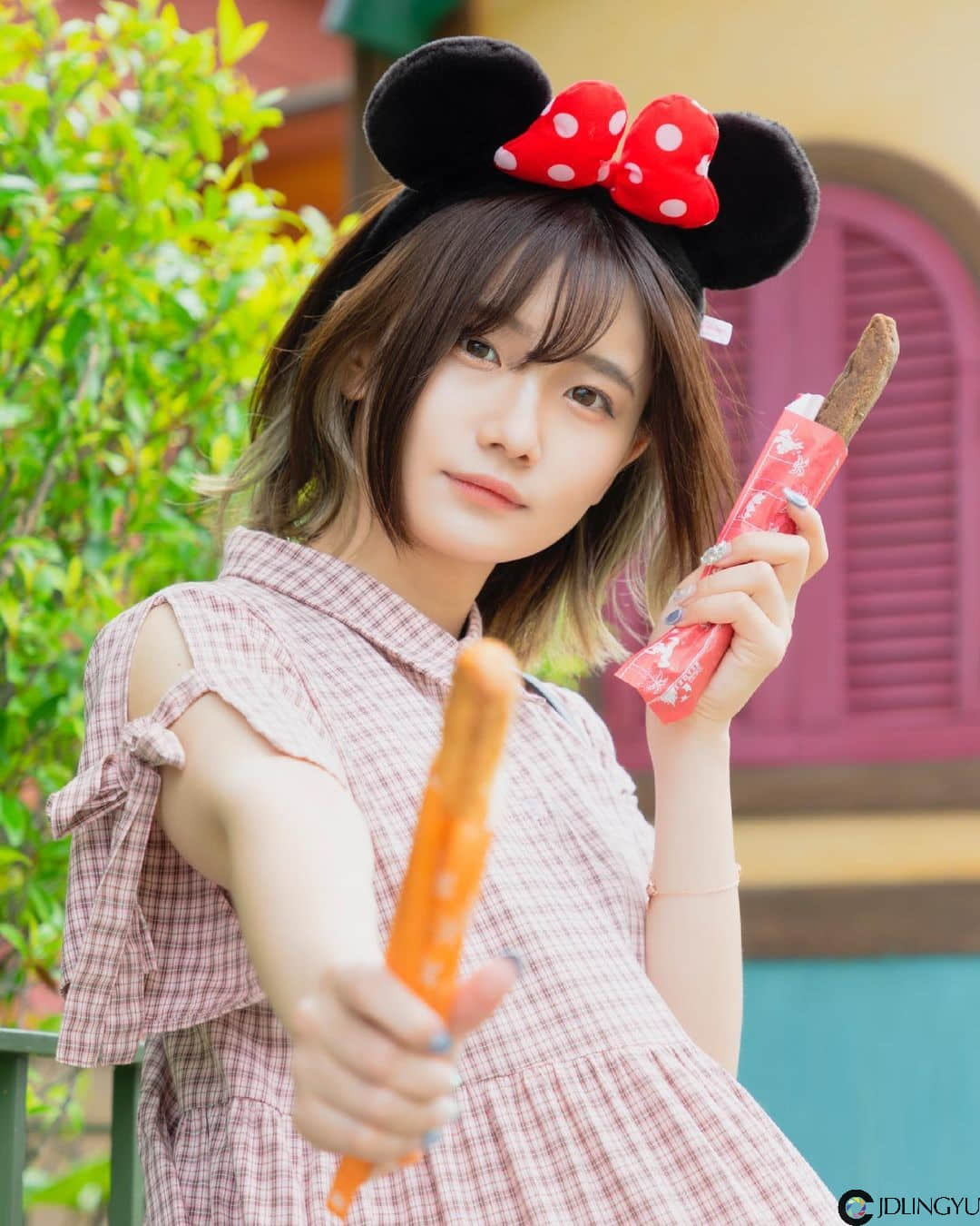 俏皮短发萌妹「カワイレナ」无辜表情如小动物般惹人疼爱　水汪大眼电力超过十万伏特