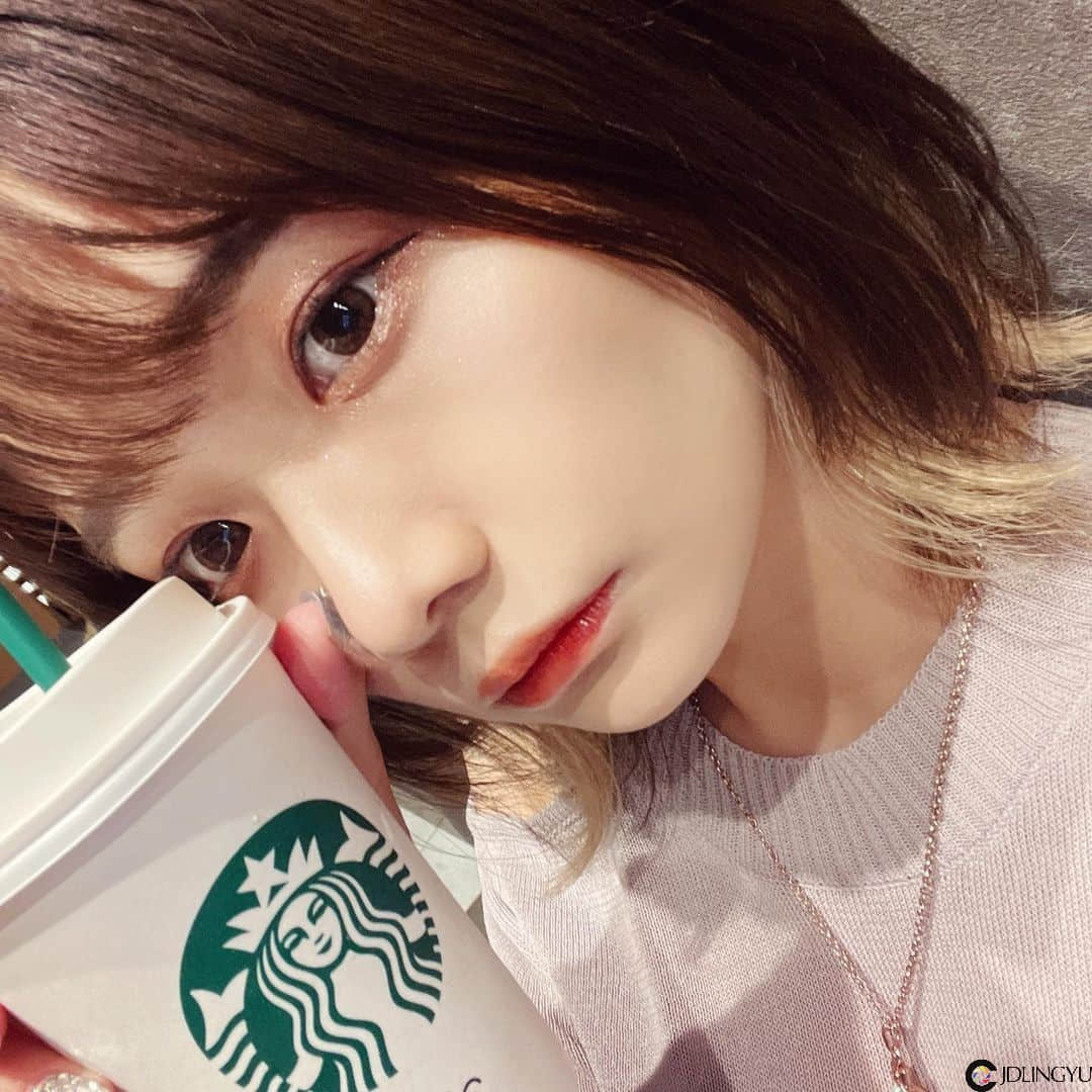 俏皮短发萌妹「カワイレナ」无辜表情如小动物般惹人疼爱　水汪大眼电力超过十万伏特