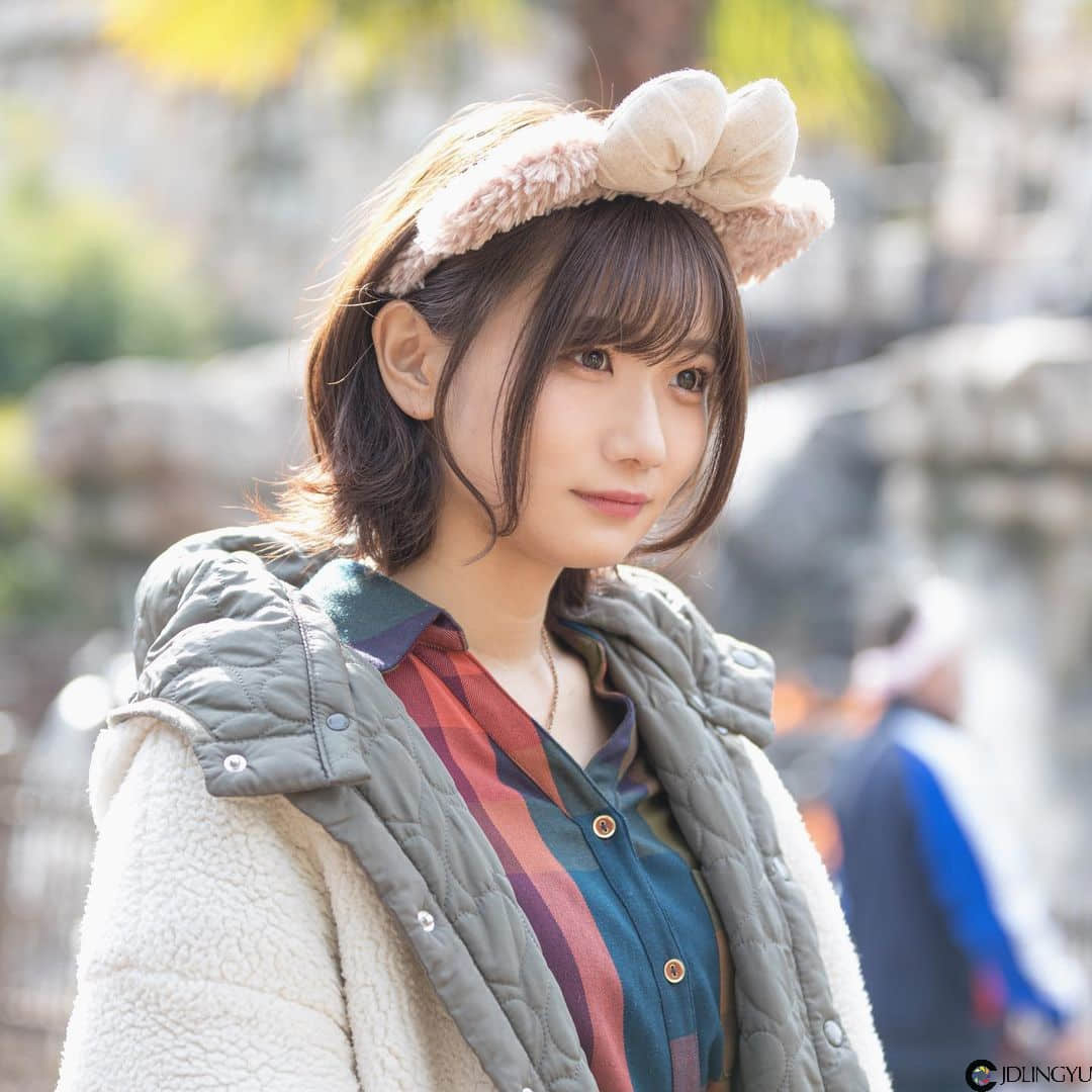 俏皮短发萌妹「カワイレナ」无辜表情如小动物般惹人疼爱　水汪大眼电力超过十万伏特