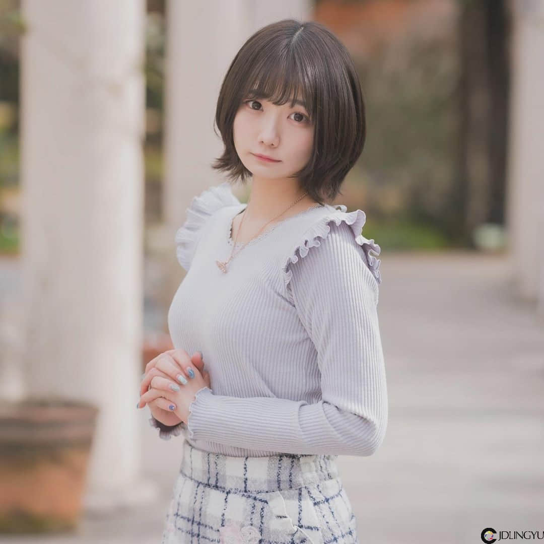 俏皮短发萌妹「カワイレナ」无辜表情如小动物般惹人疼爱 水汪大眼电力超过十万伏特