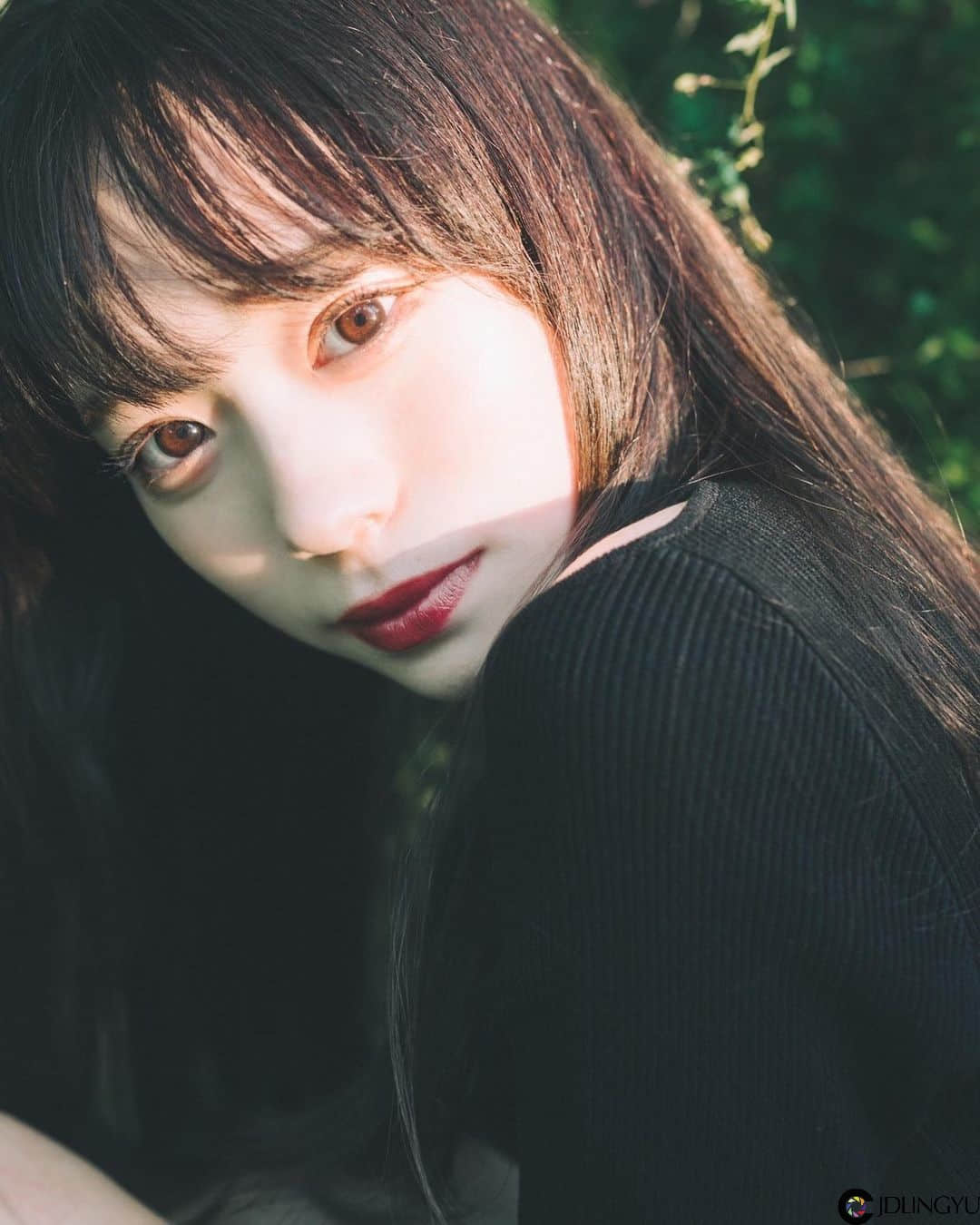 气质文青女神“サラ”微厌世眼神感觉超梦幻　清新脱俗“空灵气质”仿若仙女下凡