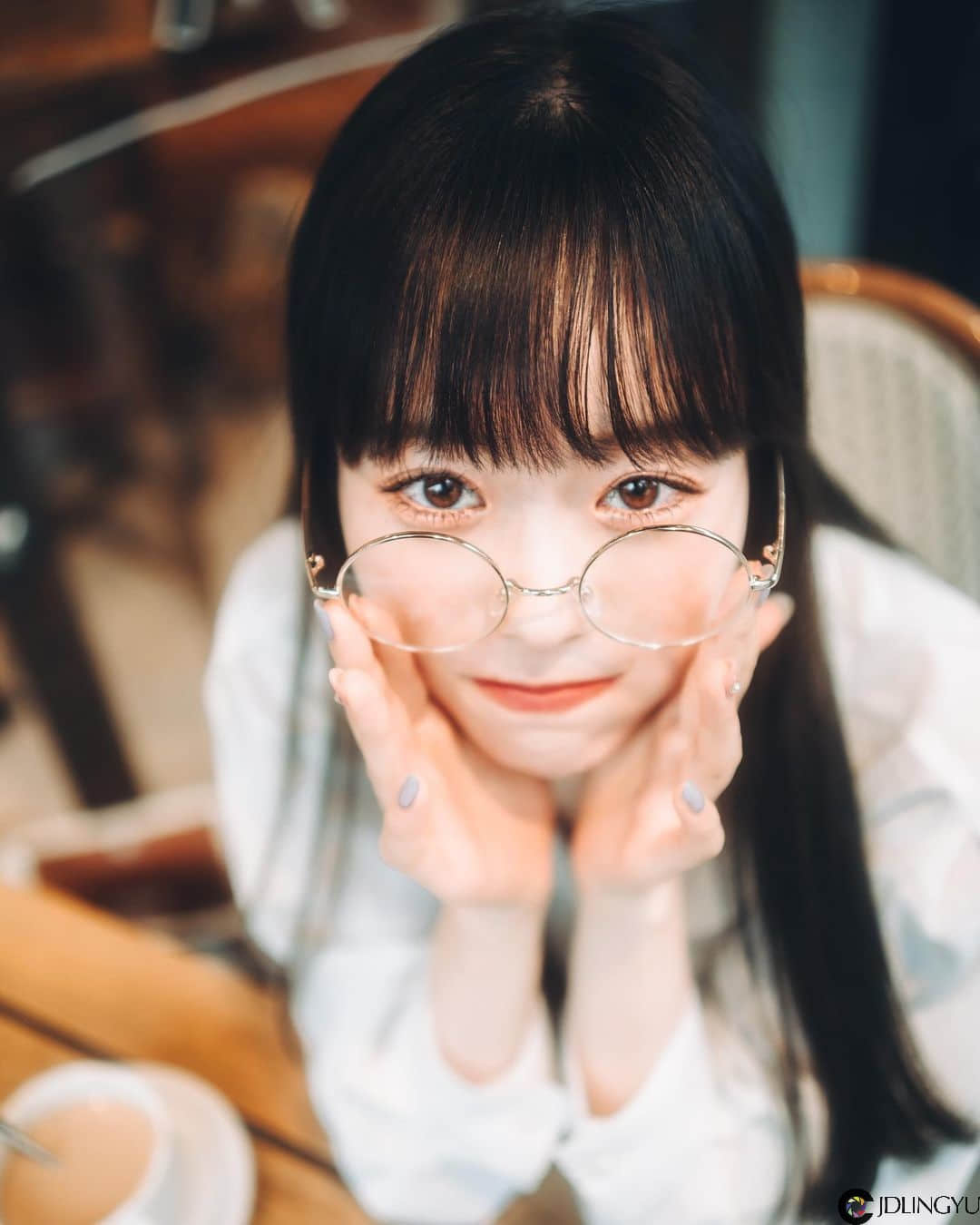 气质文青女神“サラ”微厌世眼神感觉超梦幻　清新脱俗“空灵气质”仿若仙女下凡