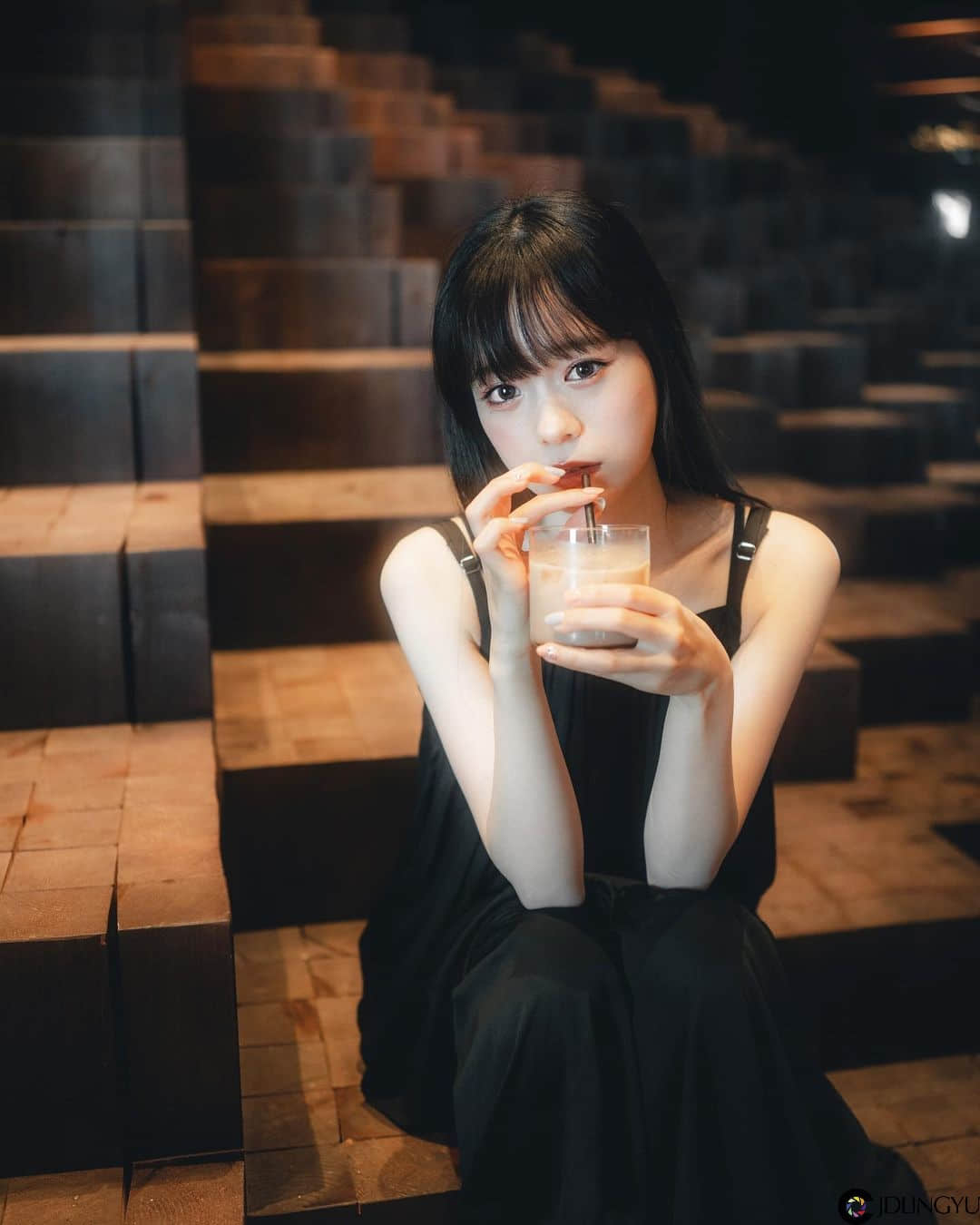 气质文青女神“サラ”微厌世眼神感觉超梦幻　清新脱俗“空灵气质”仿若仙女下凡