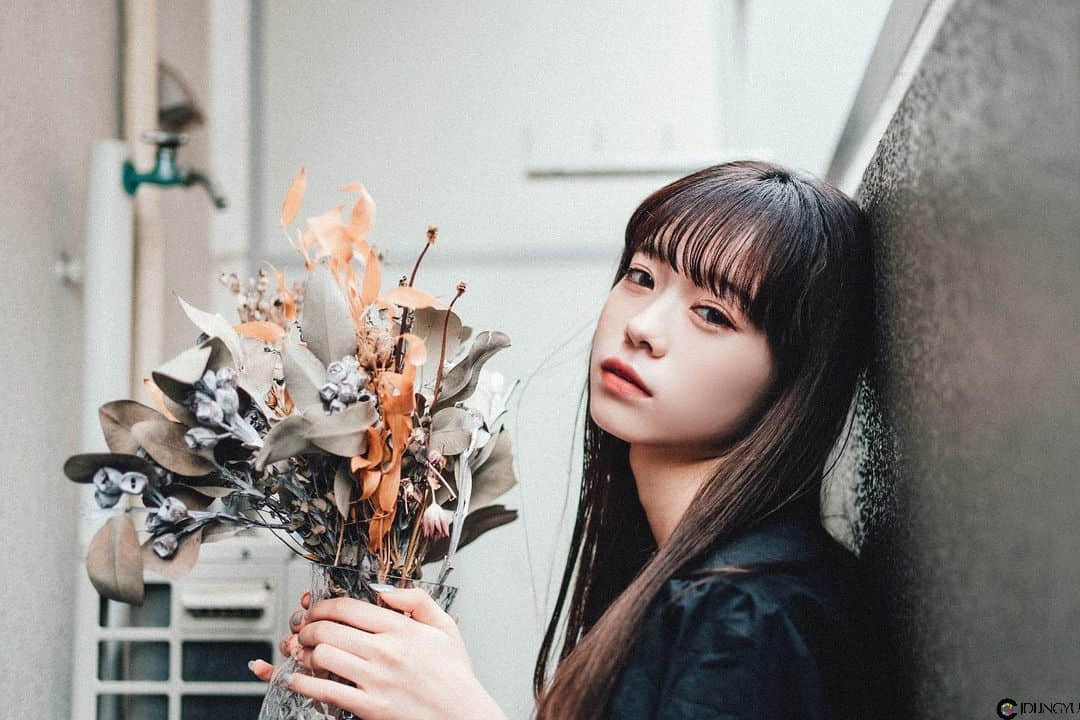 气质文青女神“サラ”微厌世眼神感觉超梦幻　清新脱俗“空灵气质”仿若仙女下凡