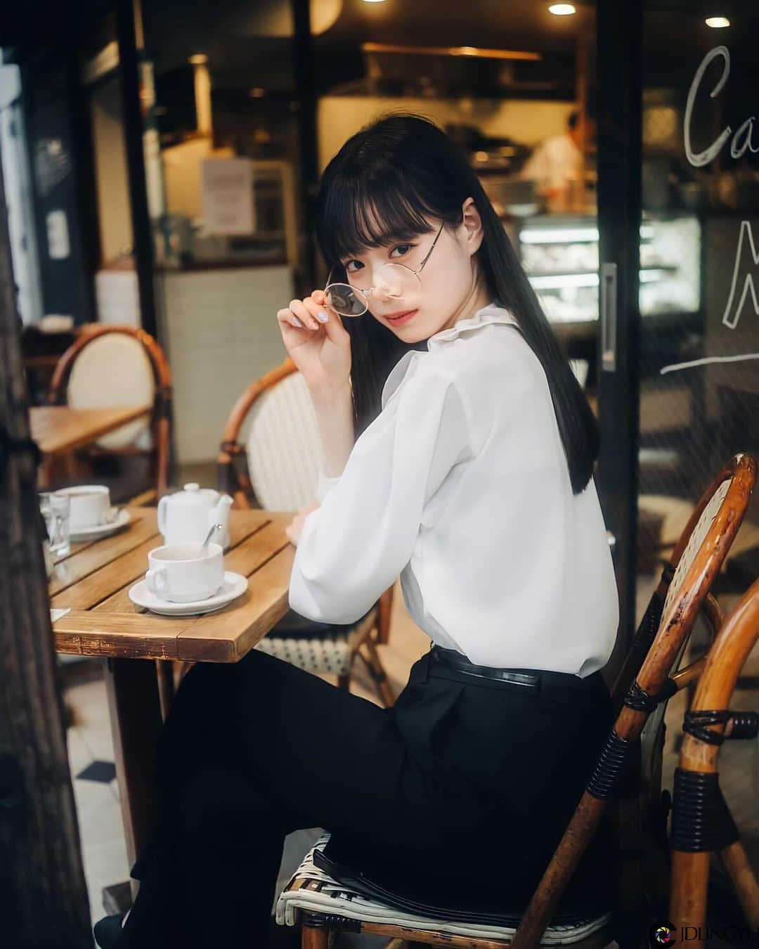 气质文青女神“サラ”微厌世眼神感觉超梦幻　清新脱俗“空灵气质”仿若仙女下凡