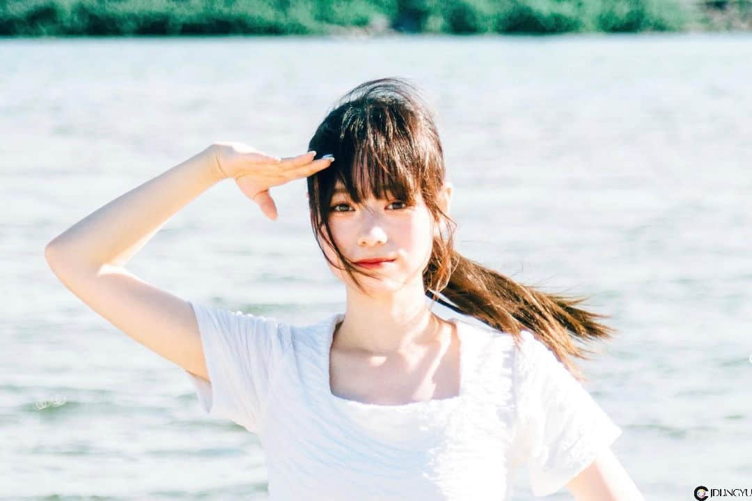 气质文青女神“サラ”微厌世眼神感觉超梦幻　清新脱俗“空灵气质”仿若仙女下凡