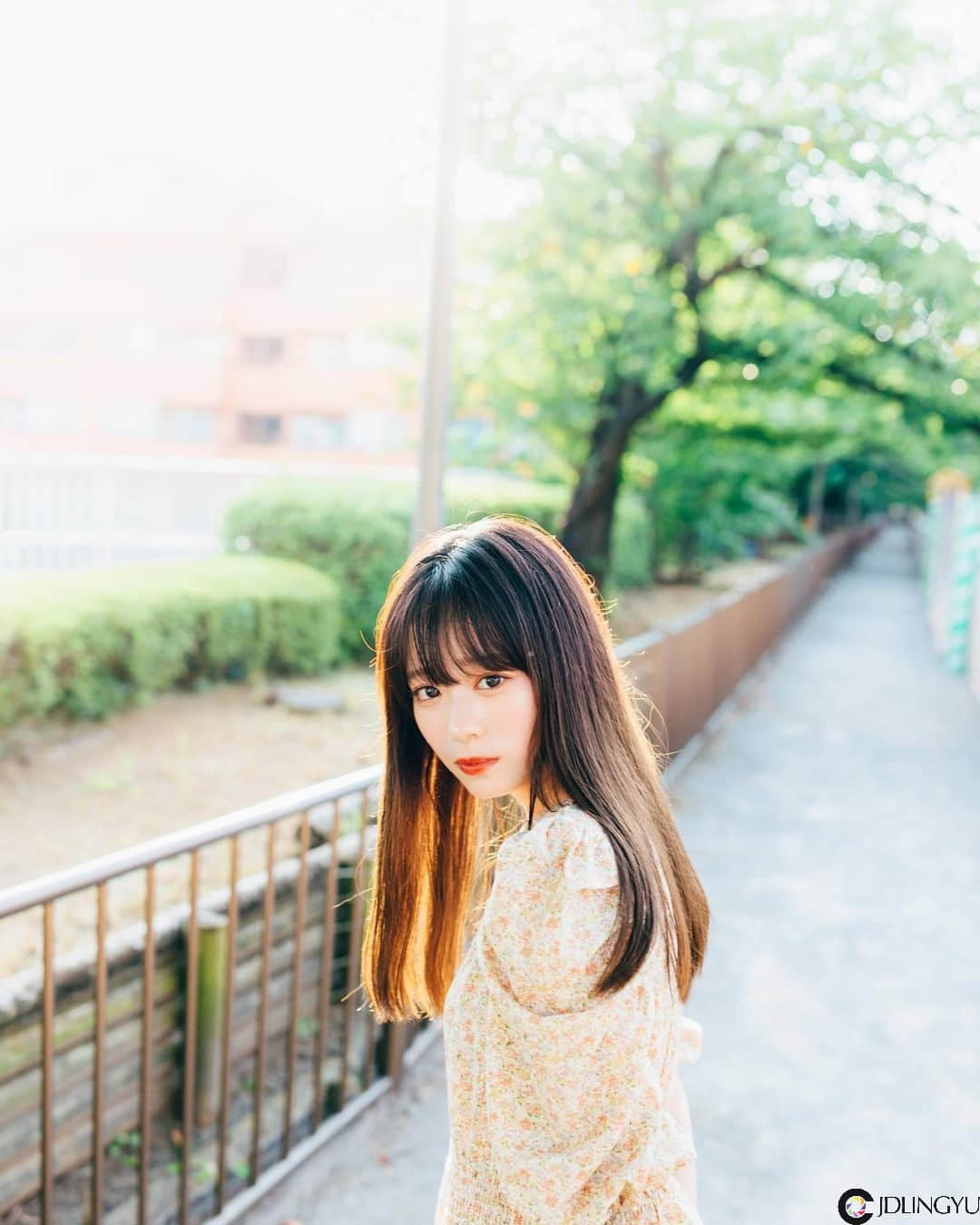 气质文青女神“サラ”微厌世眼神感觉超梦幻　清新脱俗“空灵气质”仿若仙女下凡