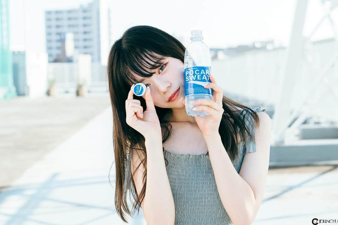 气质文青女神“サラ”微厌世眼神感觉超梦幻　清新脱俗“空灵气质”仿若仙女下凡