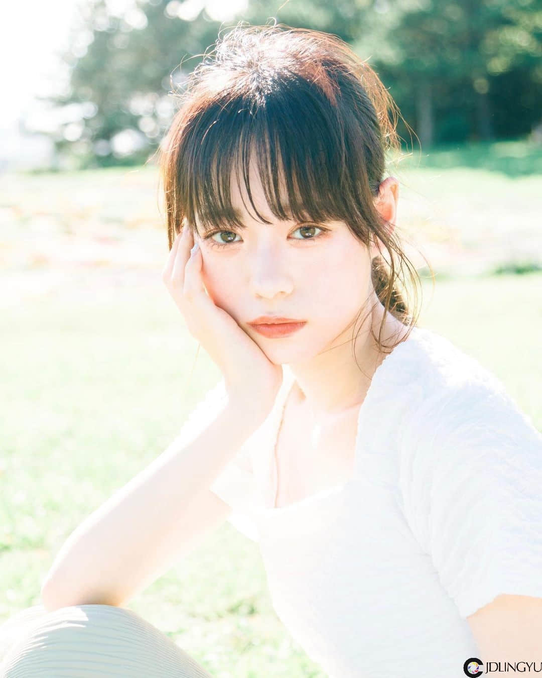 气质文青女神“サラ”微厌世眼神感觉超梦幻　清新脱俗“空灵气质”仿若仙女下凡