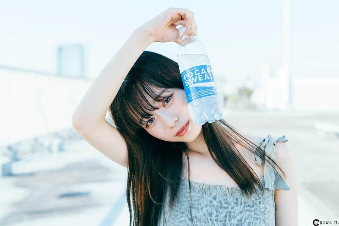 气质文青女神“サラ”微厌世眼神感觉超梦幻　清新脱俗“空灵气质”仿若仙女下凡