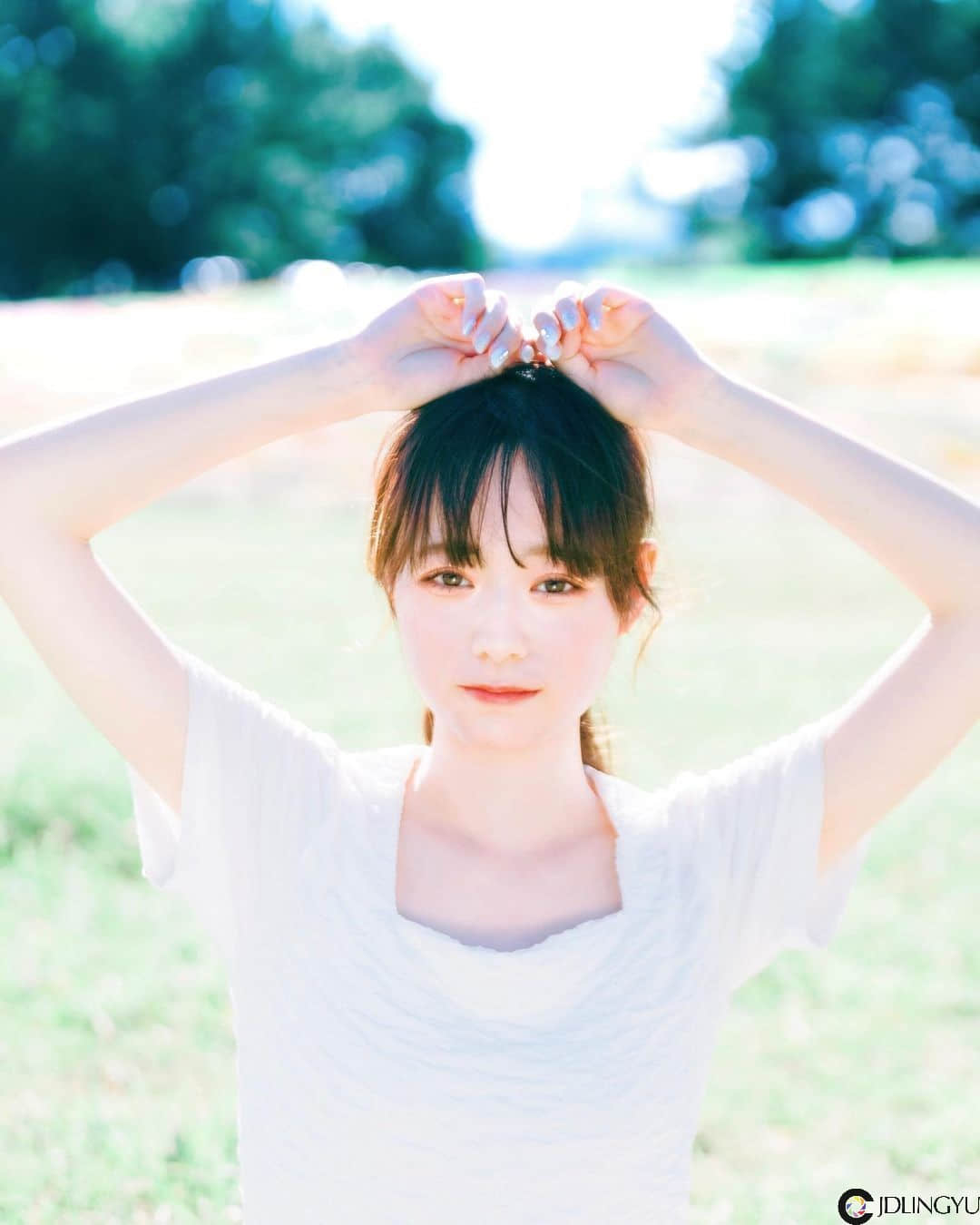 气质文青女神“サラ”微厌世眼神感觉超梦幻　清新脱俗“空灵气质”仿若仙女下凡