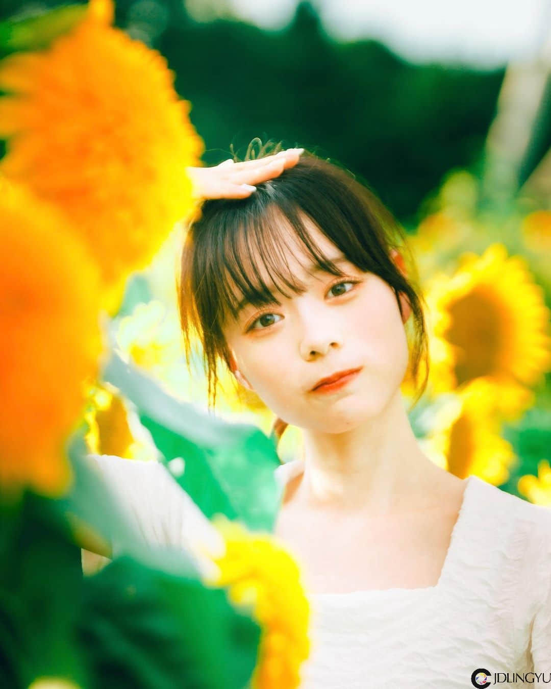 气质文青女神“サラ”微厌世眼神感觉超梦幻　清新脱俗“空灵气质”仿若仙女下凡