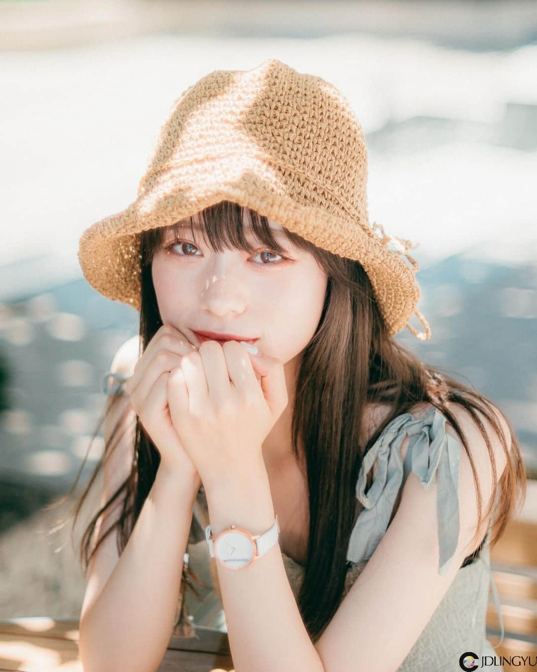 气质文青女神“サラ”微厌世眼神感觉超梦幻　清新脱俗“空灵气质”仿若仙女下凡