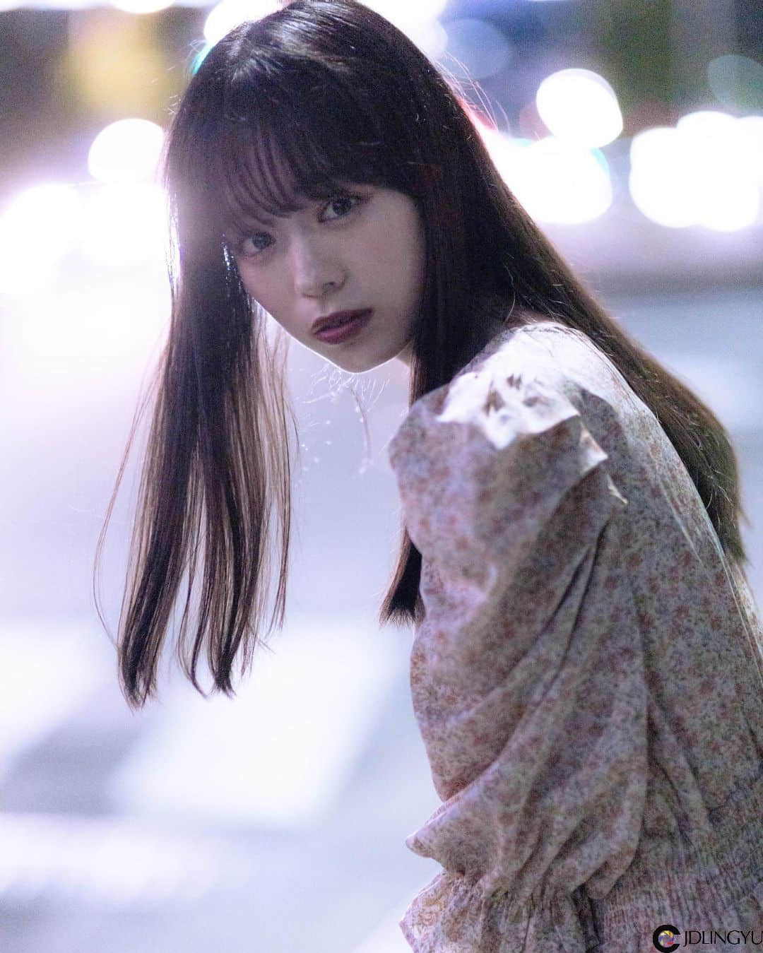 气质文青女神“サラ”微厌世眼神感觉超梦幻　清新脱俗“空灵气质”仿若仙女下凡