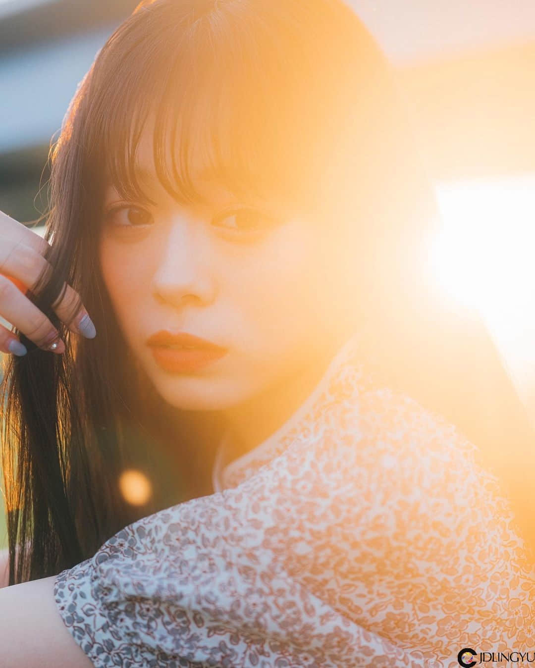 气质文青女神“サラ”微厌世眼神感觉超梦幻　清新脱俗“空灵气质”仿若仙女下凡