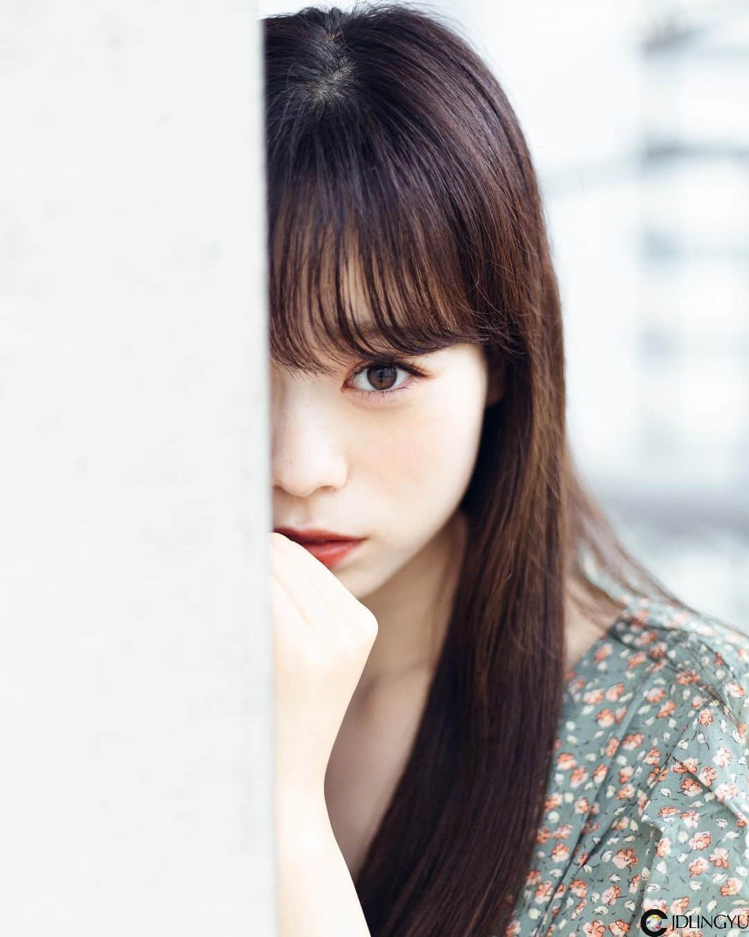 气质文青女神“サラ”微厌世眼神感觉超梦幻　清新脱俗“空灵气质”仿若仙女下凡