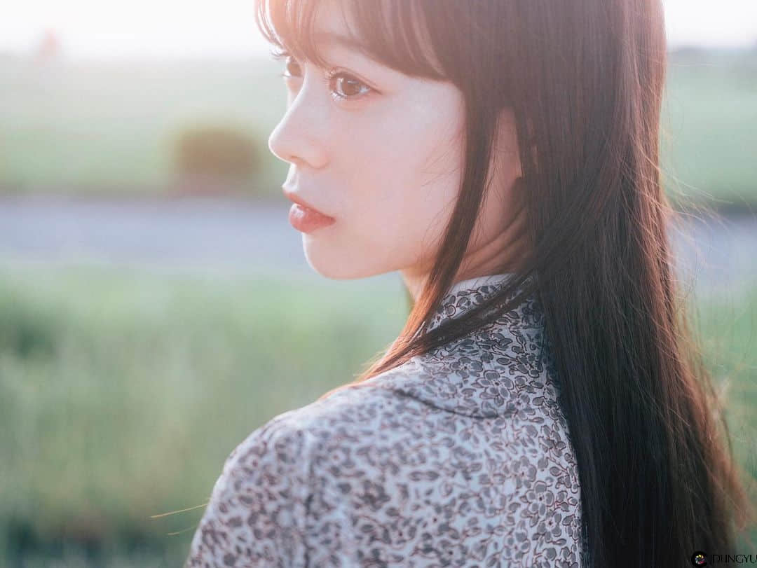 气质文青女神“サラ”微厌世眼神感觉超梦幻　清新脱俗“空灵气质”仿若仙女下凡