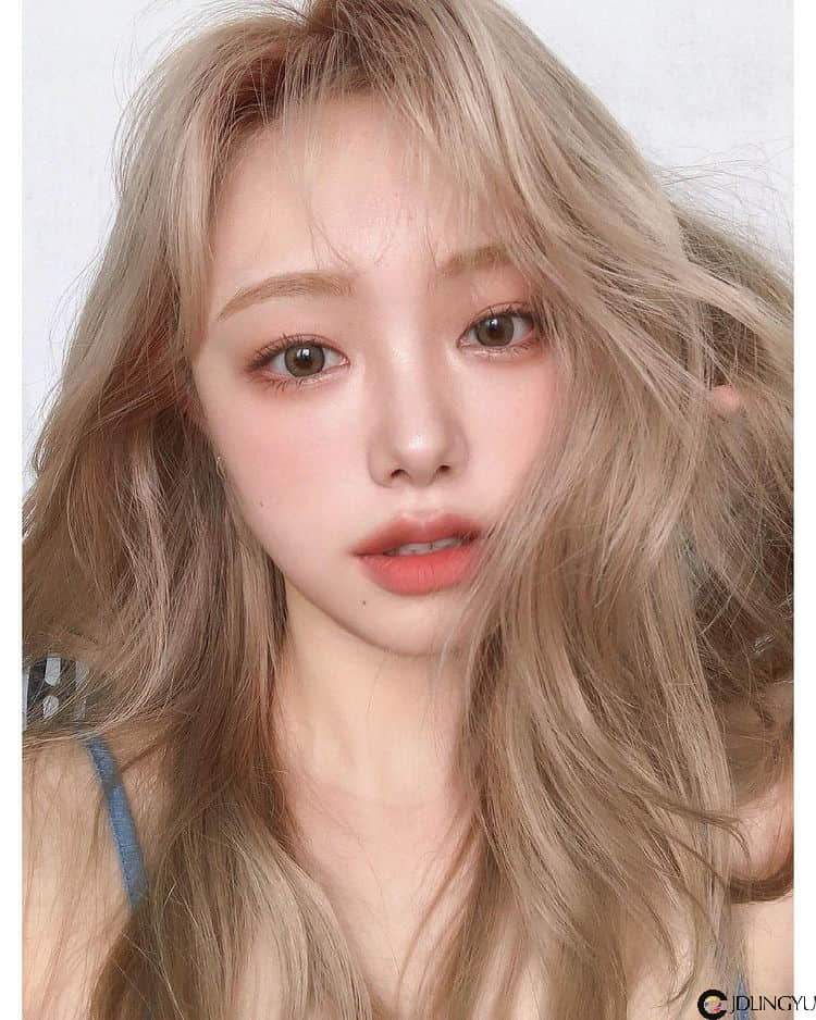 韩国网络模特《@seon_uoo》琉璃般瞳孔标志五官令人称羡！