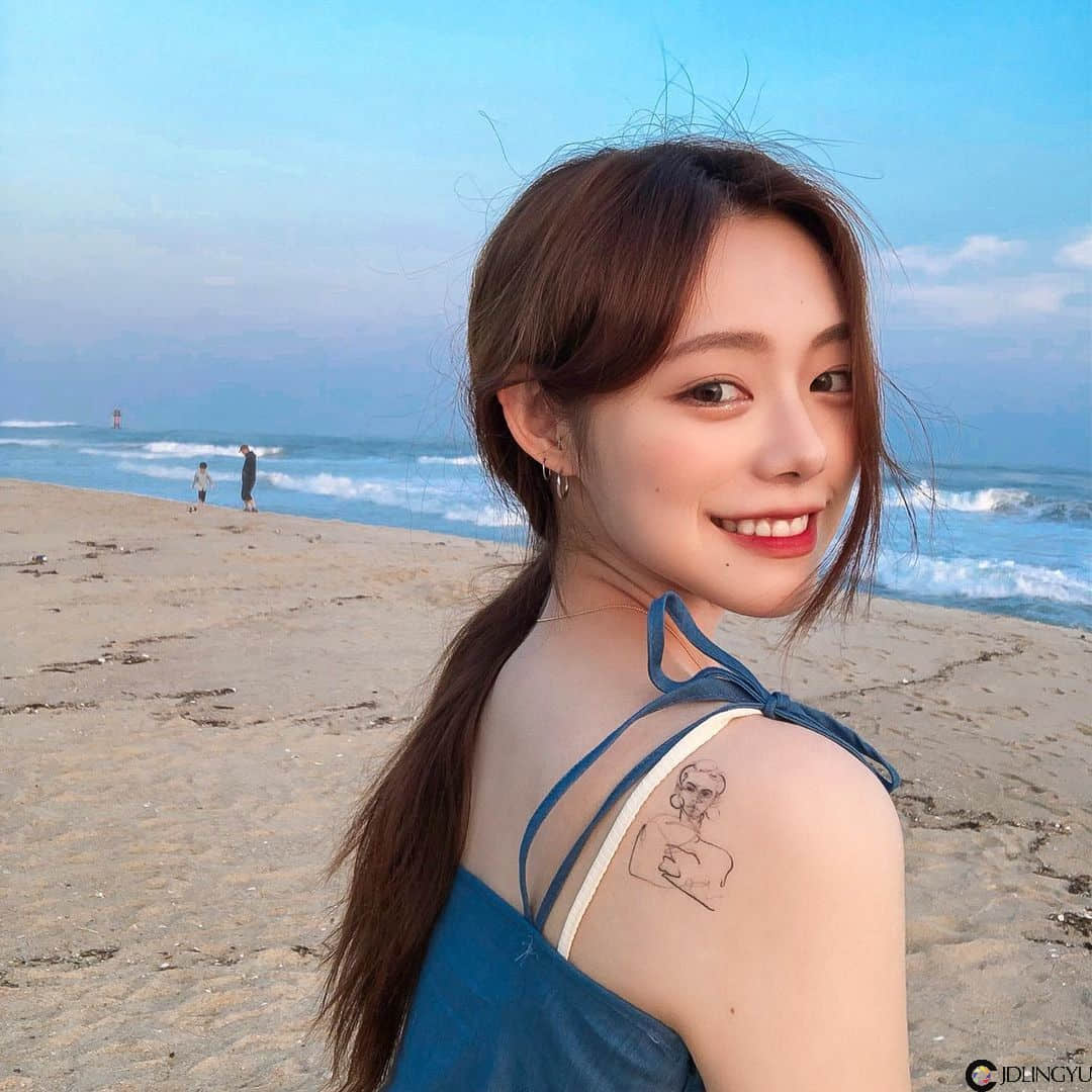 韩国网络模特《@seon_uoo》琉璃般瞳孔标志五官令人称羡！