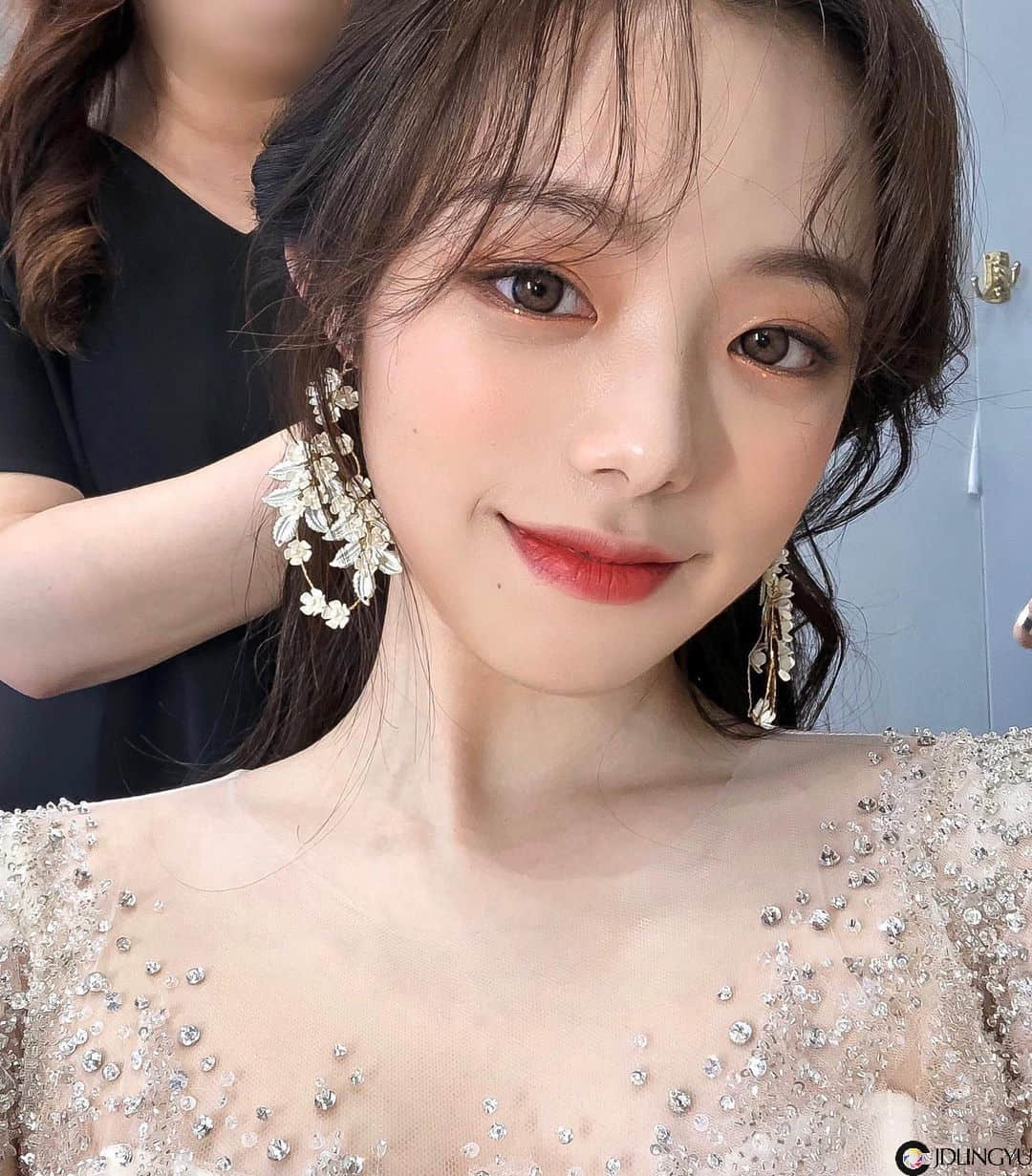 韩国网络模特《@seon_uoo》琉璃般瞳孔标志五官令人称羡！