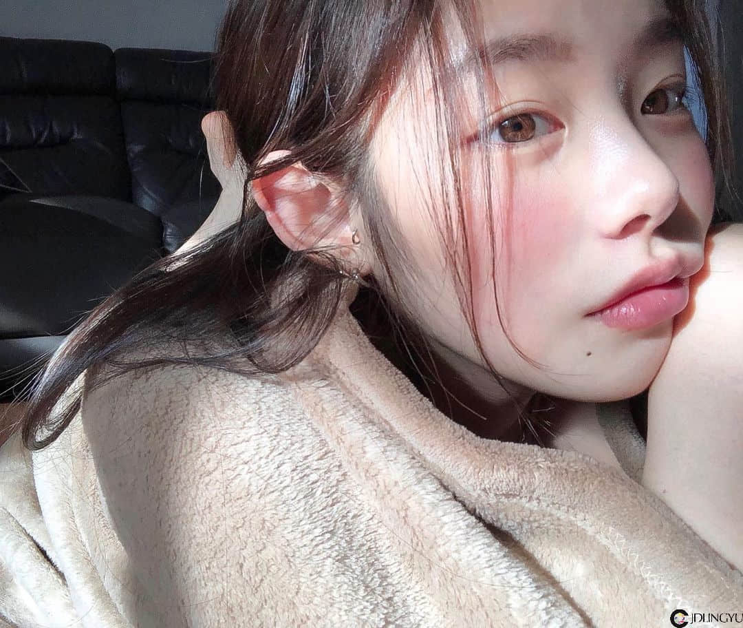 韩国网络模特《@seon_uoo》琉璃般瞳孔标志五官令人称羡!