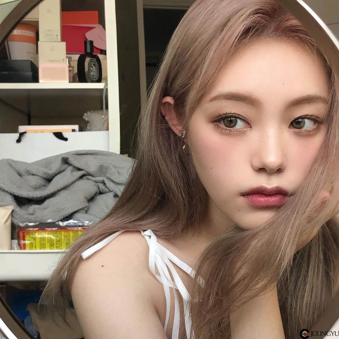 韩国网络模特《@seon_uoo》琉璃般瞳孔标志五官令人称羡!