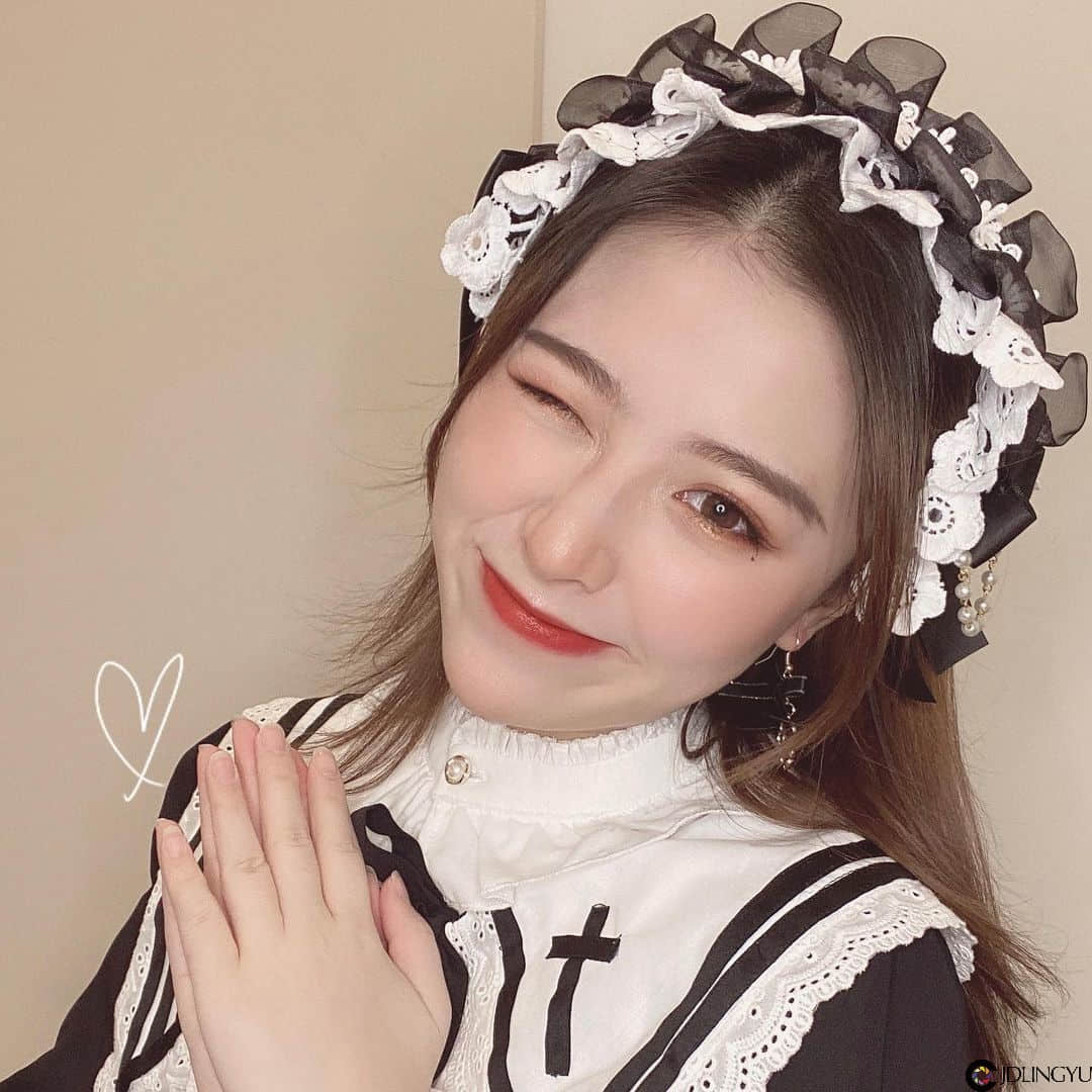 淘气小尤物「怡大仙」扭腰挥杆姿势一百,展纤长玉腿画面超养眼