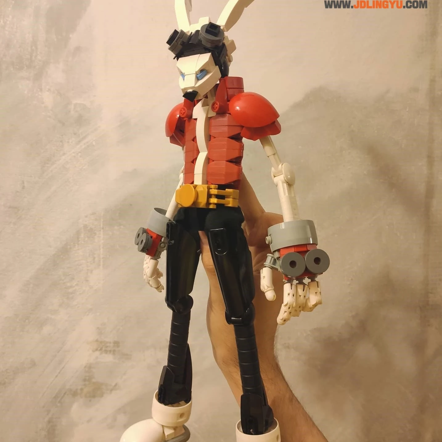 神人用乐高拼出《链锯人》淀治，模型合上背景神还原漫画封面！