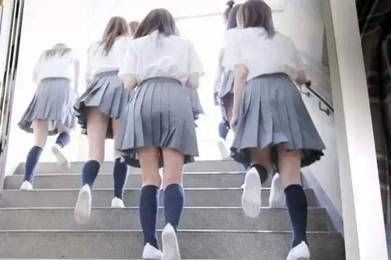 介于裤子与裙子之间的新制服诞生！《多元性别》观念渐增，日本高校制服传统消失？