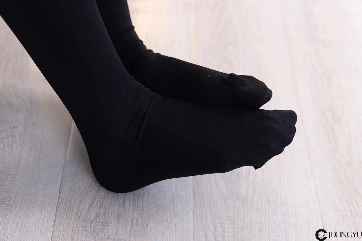 [BoBoSocks袜啵啵] No.204 小沫-高跟鞋、贝壳头板鞋、白丝大腿袜、黑丝大腿袜 网红正妹-第1张