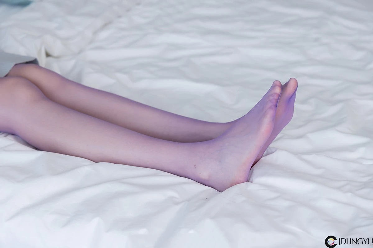 [BoBoSocks袜啵啵] No.205 小甜豆-白色高跟鞋、紫色油亮丝袜 网红正妹-第6张