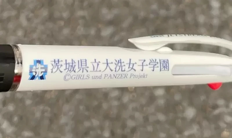 《在公司使用动漫周边笔的下场》被同事问怎么有女校的笔?日本网友临时找的借口是……