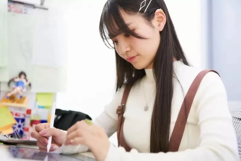 《正妹动画师矢野茜》妹妹超级鄙视她的工作?在家画画或是看动画都会被痛骂一顿