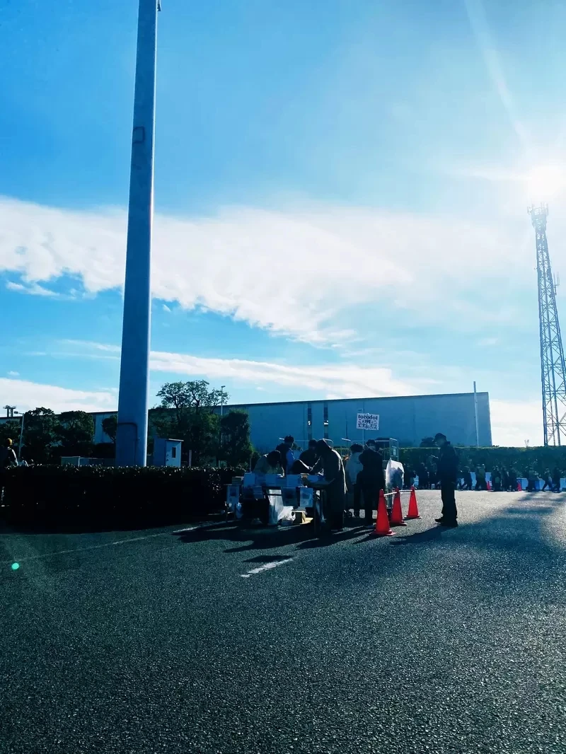 《鬼太郎女性向同人志转卖翻10倍》排队的男性都被当黄牛？替姐姐跑腿的网友直呼太冤枉