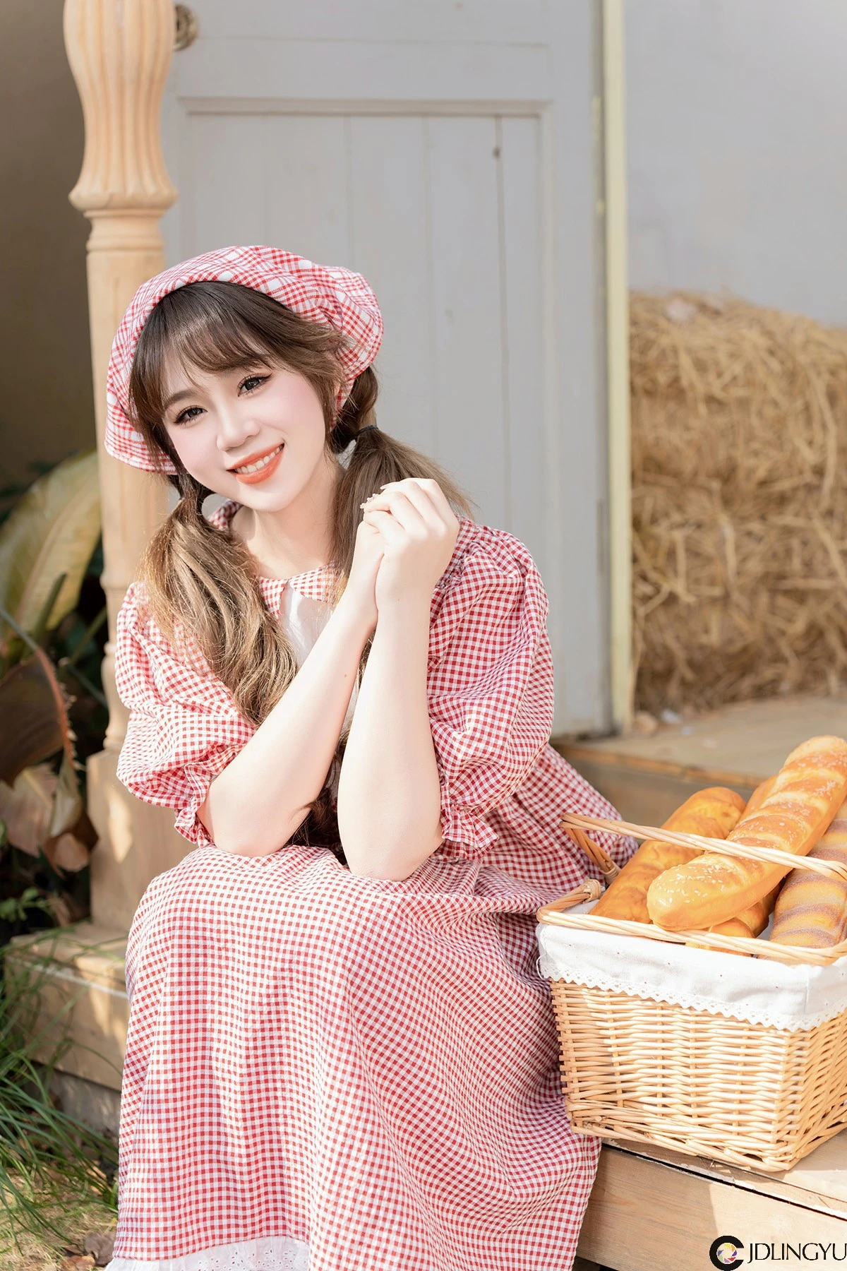 [泡芙小方] 卖面包的小女孩 网红正妹-第3张